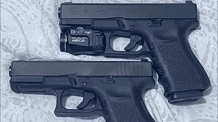Glock 19: Stamped Austria and USA - YouTube